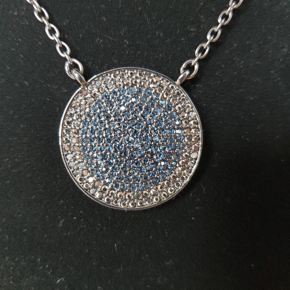 Marlyn Schiff Pendant Statement Necklace - Picture 3 of 5